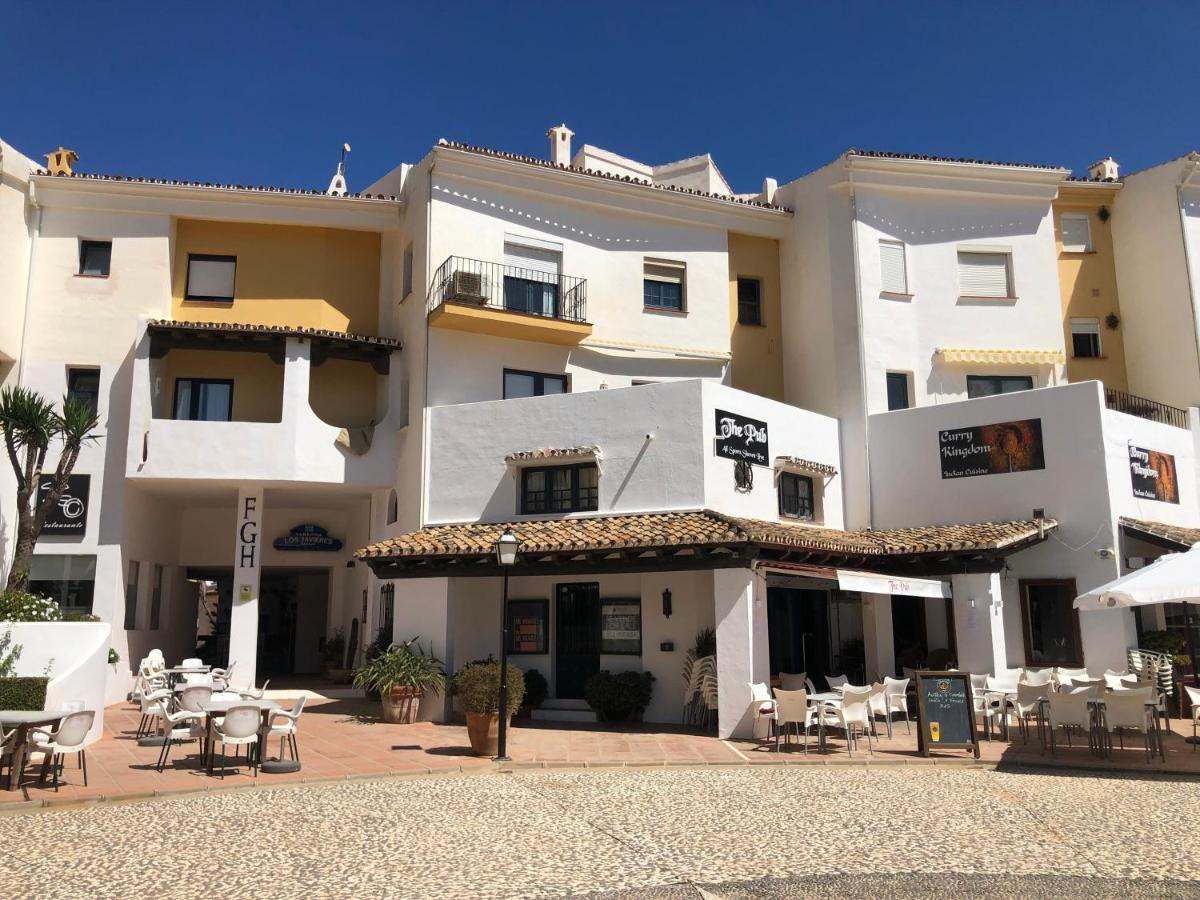 Charming 2 Bed Apartment Next To Cabopino Beach, Spain Marbella Bagian luar foto